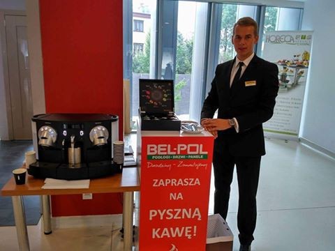 Krakowski promotro Nespresso podczas eventu na stadionie Cracovii