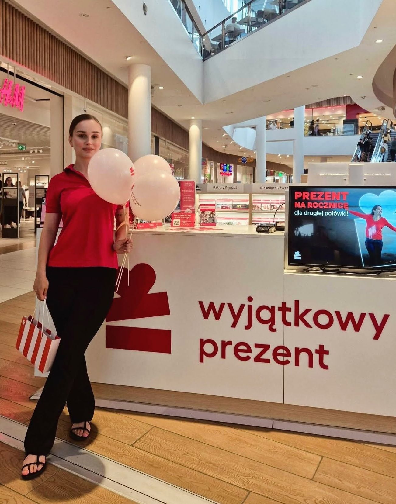 Hostessy InPlus promowały Wyjątkowy Prezent w CH Riviera w Gdyni
