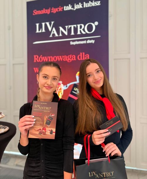 Hostessy InPlus podczas wydarzenia winiarskiego w Oranżerii Pałacu w Wilanowie