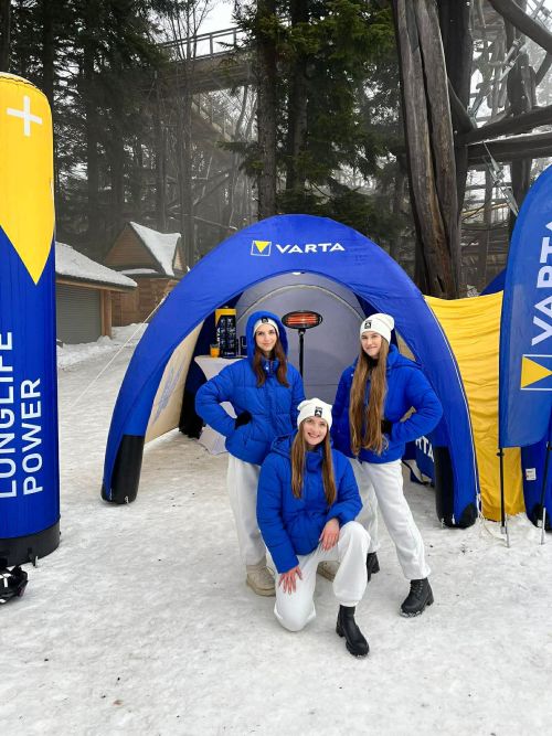 hostessy InPlus ponownie na stokach narciarskich z marką VARTA